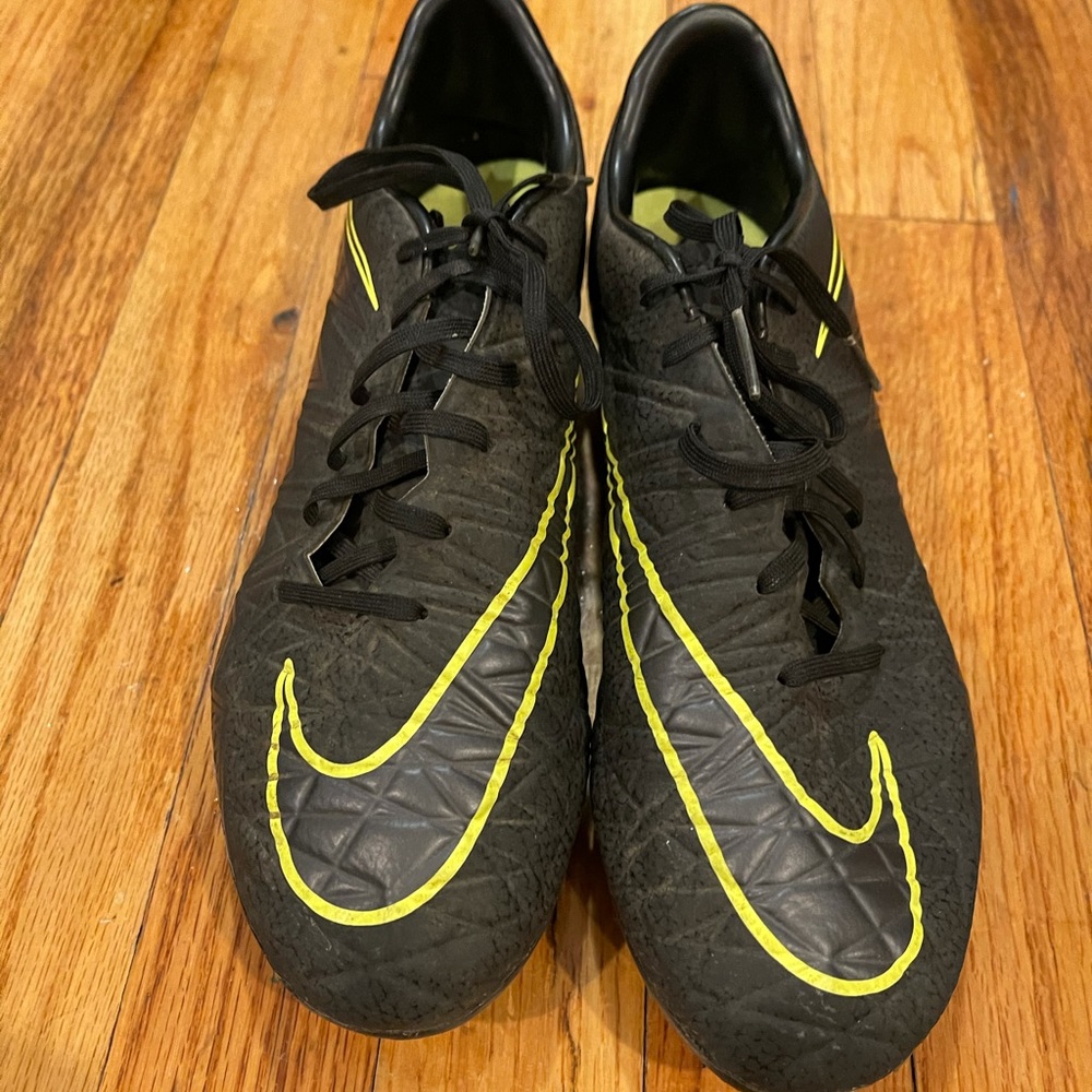 Big boys Nike soccer cleats